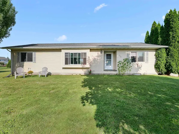 330 Carlyle Ct, Brandon, WI 53919