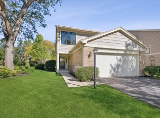 1302 Pimlico Pkwy, Libertyville, IL 60048