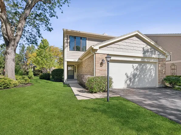 1302 Pimlico Pkwy, Libertyville, IL 60048