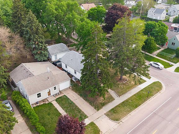 3rd image of 601 E 18th St