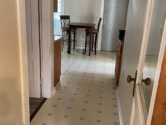 4th image of 46 Christie St #1