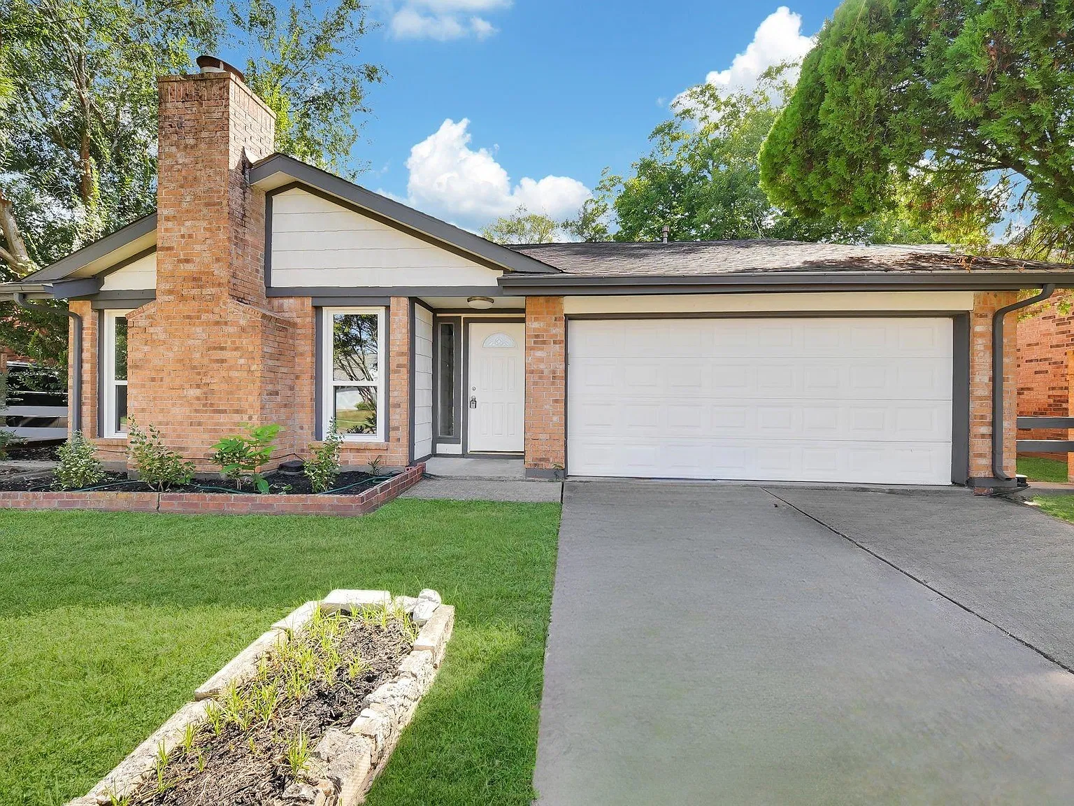 4 bed, 2.0 bath, 2179 sqft, $2,425 — Photo 1