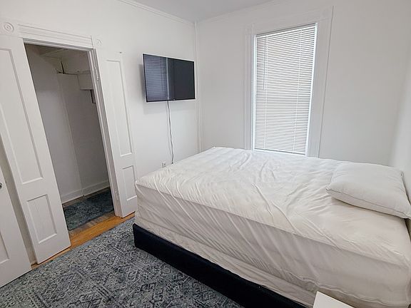 4th image of 1716 Farmington Ave Floor 1