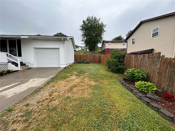 5th image of 2051 Nora St