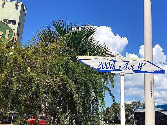 3rd image of 19937 Gulf Blvd APT D3