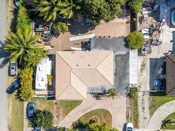 210 W 52nd St, Hialeah, FL 33012