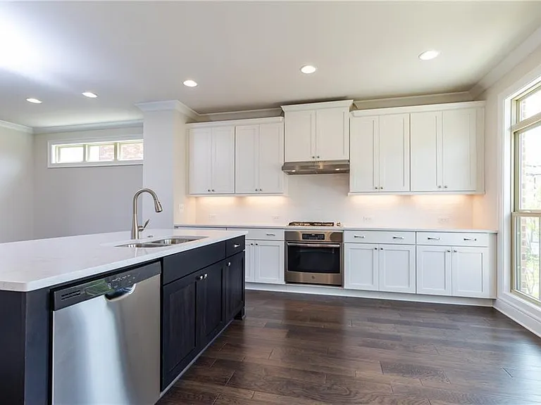 7826 Laurel Crest Dr — Photo 3