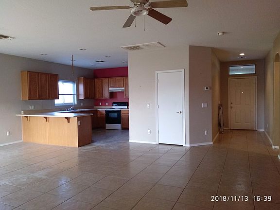 210 E 7th St-Kitchen& Entrance