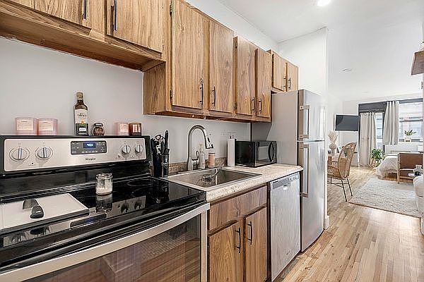 1st image of 577 2nd Ave #1RR