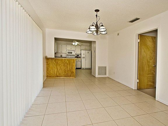 4th image of 375 Travino Ave