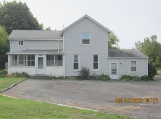 9088 Chestnut Ridge Rd, Middleport, NY 14105