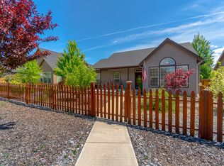 2667 SW Salmon Ave, Redmond, OR 97756