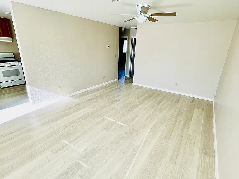 217 E Locust St #8 — Photo 2