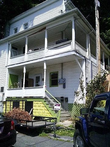 2nd image of 301 N Pearl St