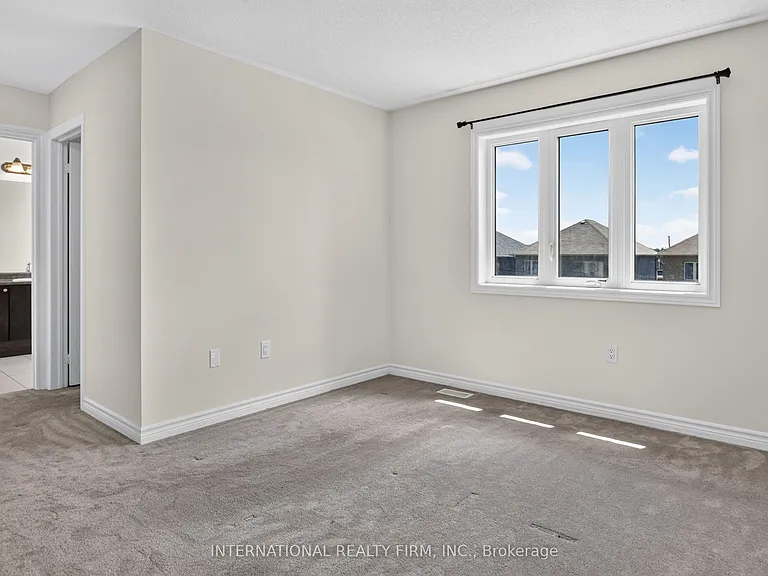 240 Ridley Cres — Photo 21