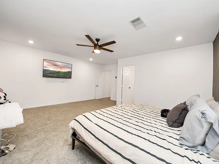 4613 Ireland St #B — Photo 25