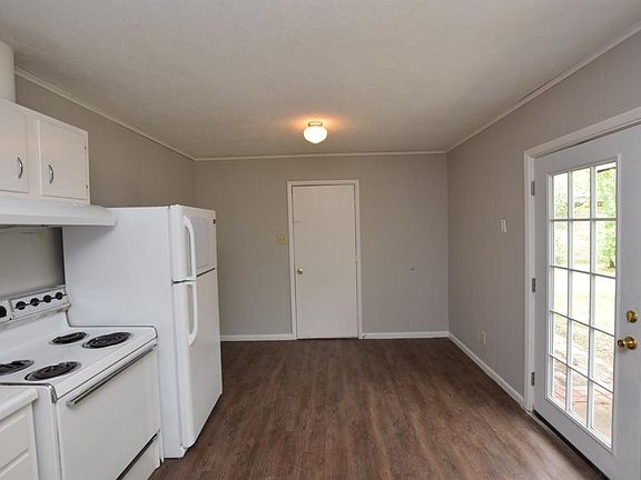 4th image of 306 Heather St