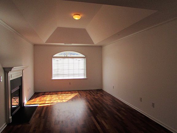 3rd image of 668 Ivybrooke Ave