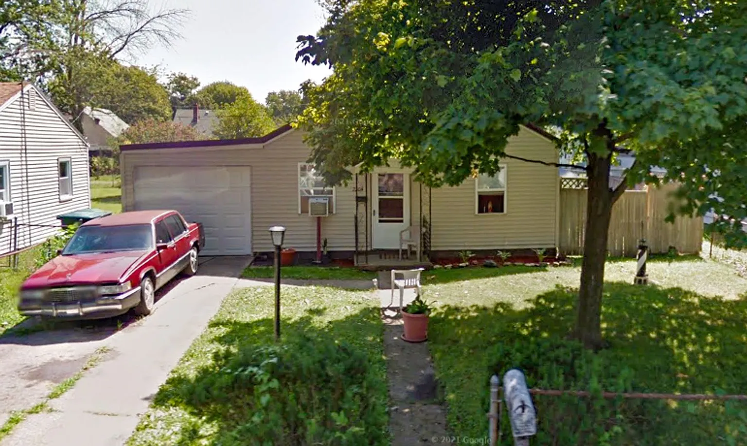 2204 S Vine St photo 1