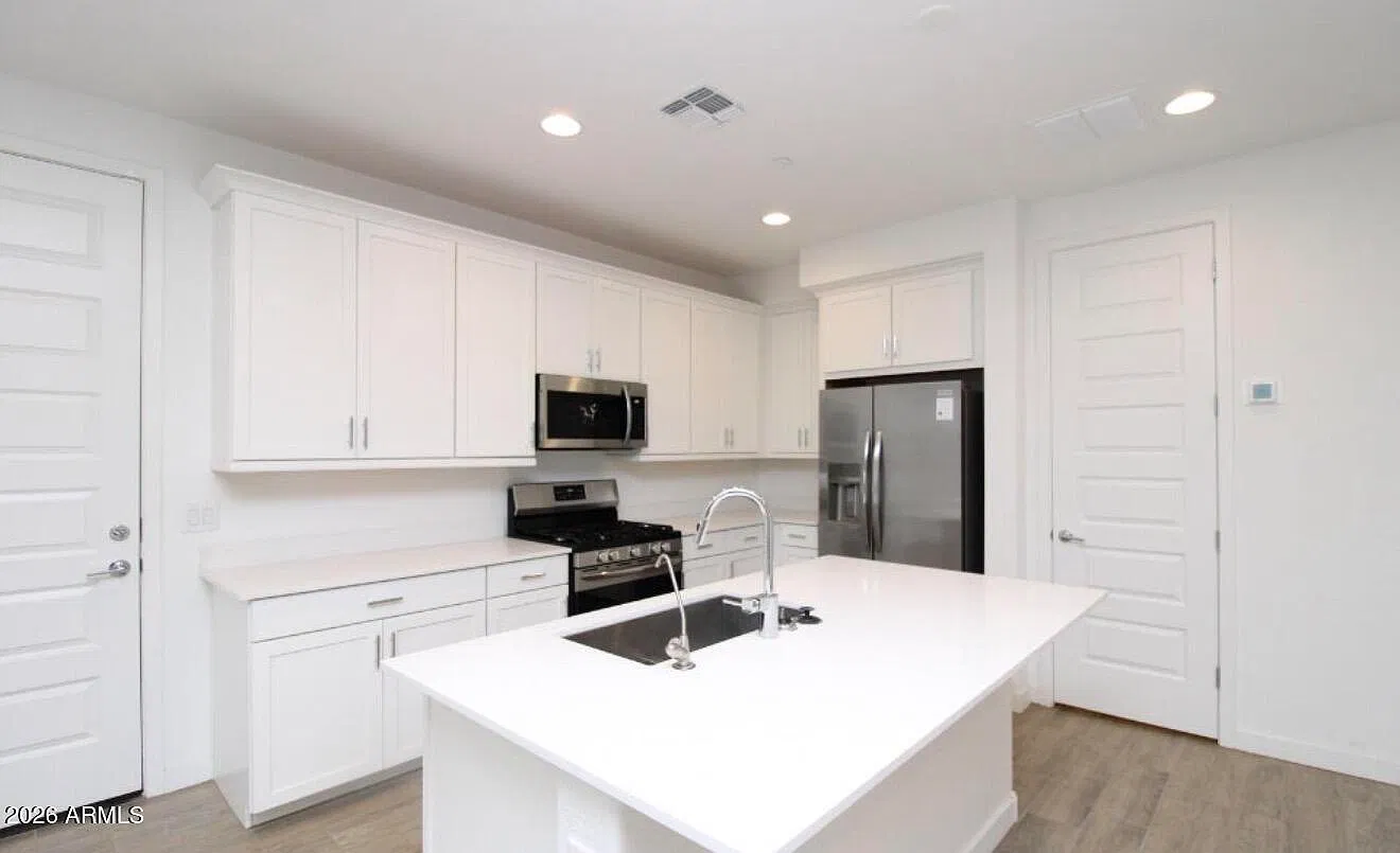 4 bed, 2.5 bath, 2097 sqft, $2,700 — Photo 4