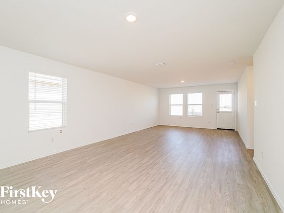 3rd image of 1310 Kiskadee Way