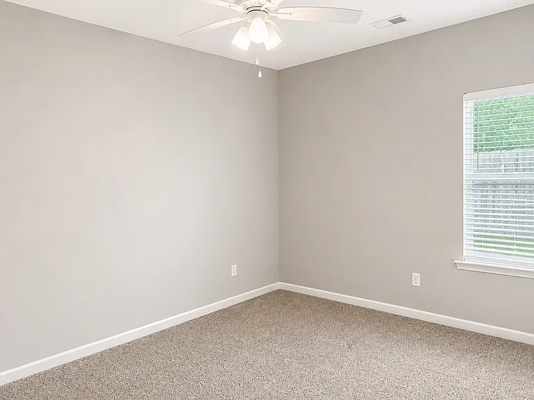 204 Gary Cir — Photo 4