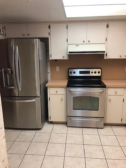 1082 Pelham Ct — Photo 2