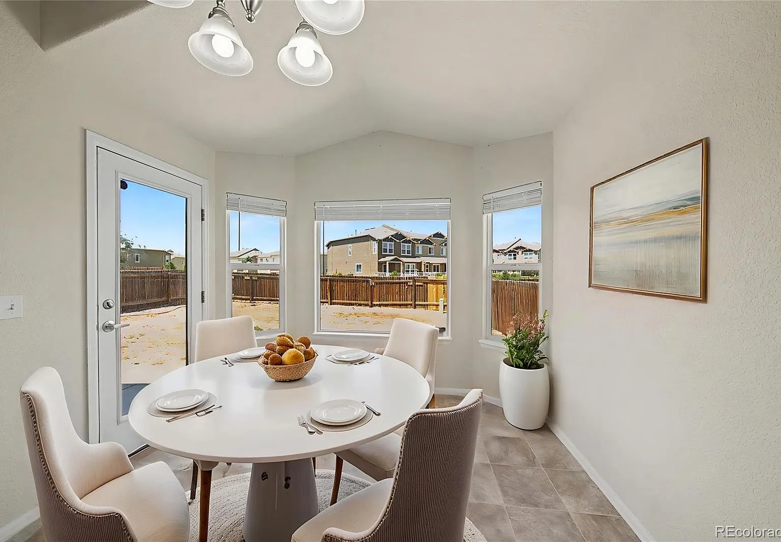 3 bed, 2.0 bath, 1335 sqft, $2,245 — Photo 4