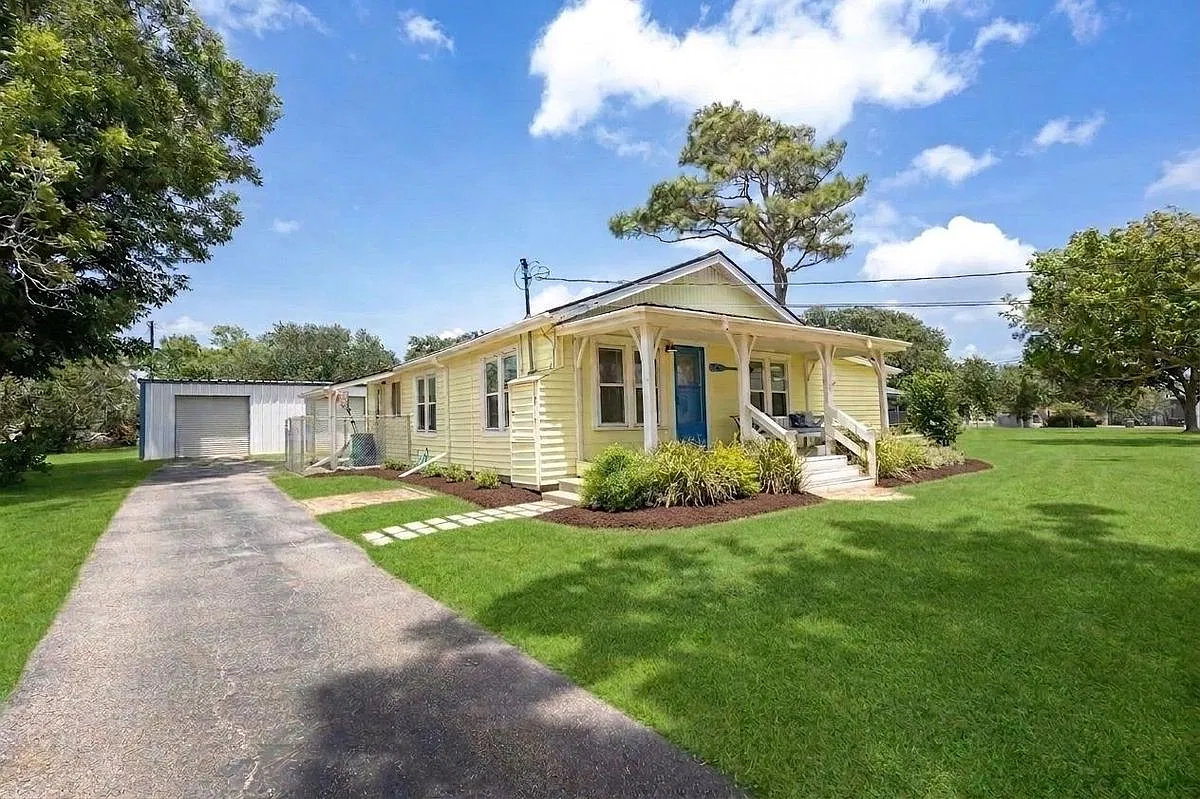 3 bed, 2.0 bath, 1297 sqft, $1,800 — Photo 1