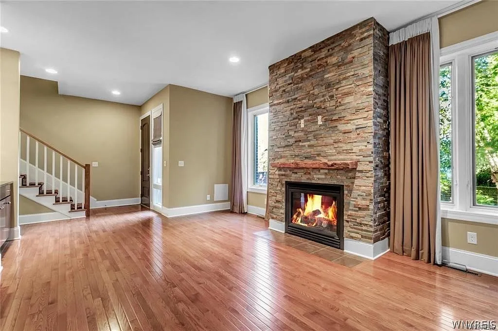2 bed, 2.5 bath, 2325 sqft, $4,700 — Photo 2