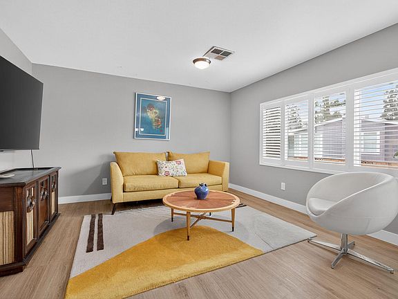 5th image of 176 Chaucer Ln