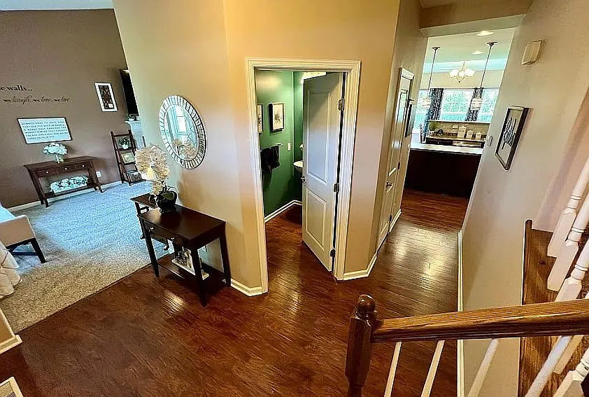 5 bed, 2.5 bath, 2148 sqft, $7,000 — Photo 3