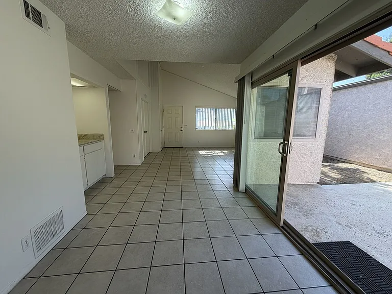 1594 Christopher Ln — Photo 8