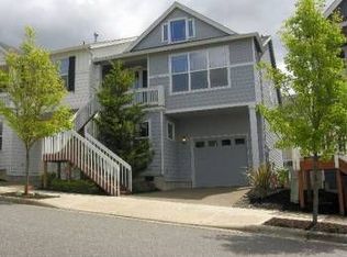 314 SW 105th Ter, Portland, OR 97225