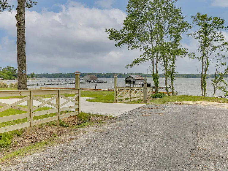 1167 Chapel Ln #B — Photo 7