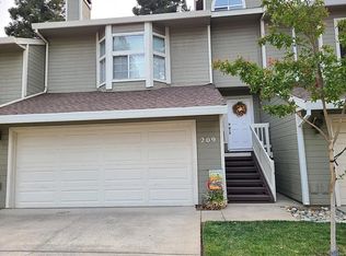 209 Live Oak Cir, Roseville, CA 95678