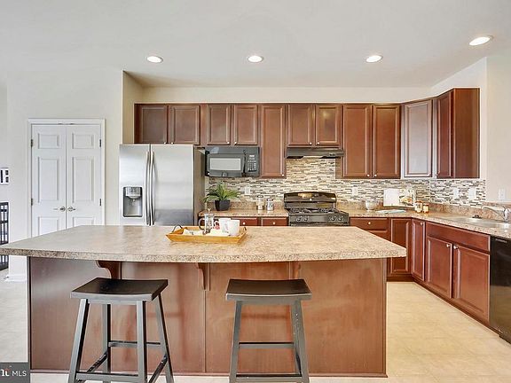 3rd image of 3904 Halton Hall Ln