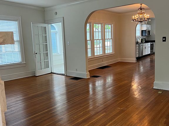 3rd image of 221 Eveningside Dr