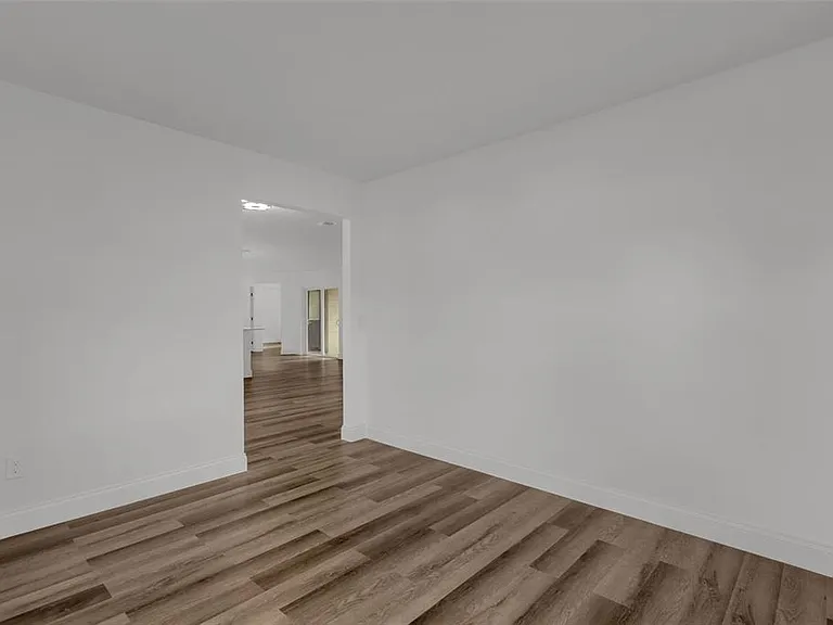 2433 Benjamin Dr — Photo 12