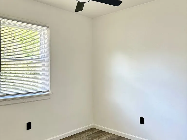 1005 Glenburnie Rd — Photo 11