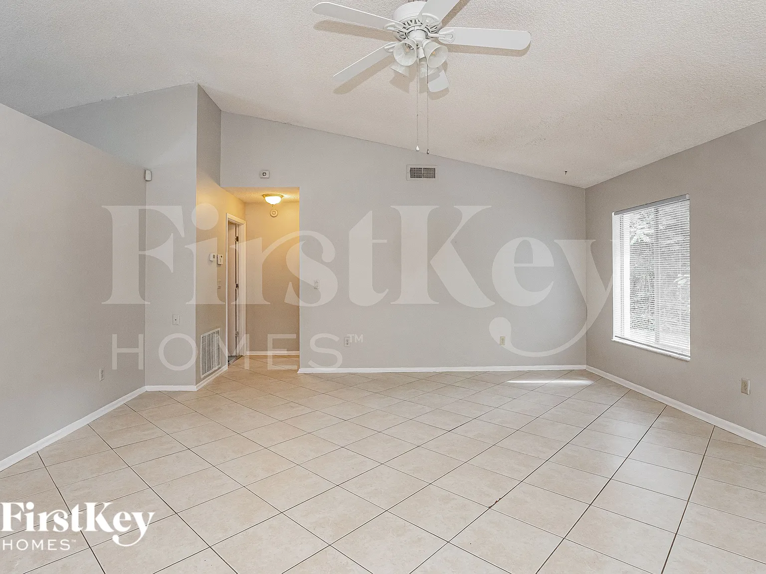 3 bed, 2.0 bath, 1796 sqft, $1,990 — Photo 3