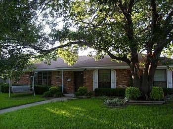 1st image of 919 Oakbluff Dr