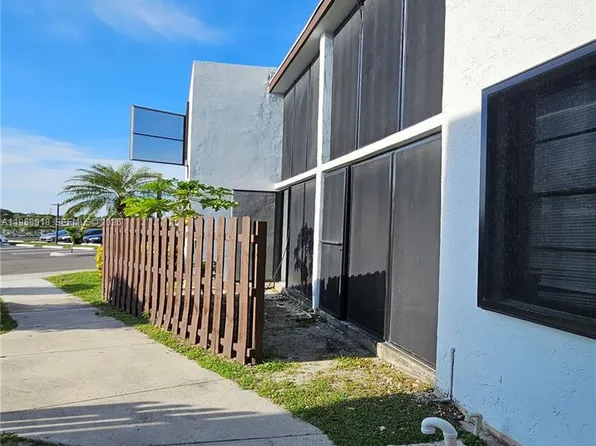 211 Lake Pointe Dr APT 102, Fort Lauderdale, FL 33309