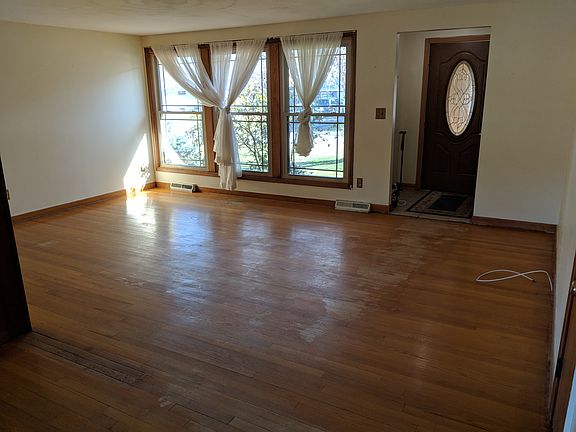 5th image of 305 Farmington Dr
