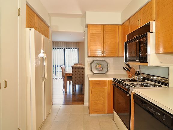5th image of 106 Stone Oaks Dr #106