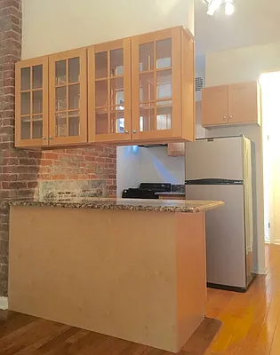 Rented by Urban Real Estate Property Group Inc | media 7