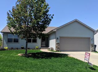 800 SE Hummingbird Cir, Waukee, IA 50263