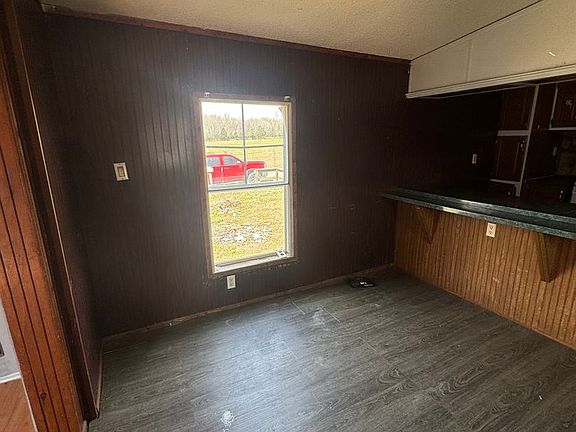 4th image of 125 Old Red Rd