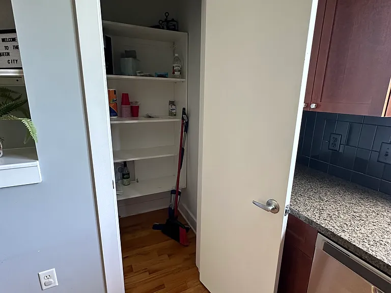946 E 8th St #946 — Photo 17