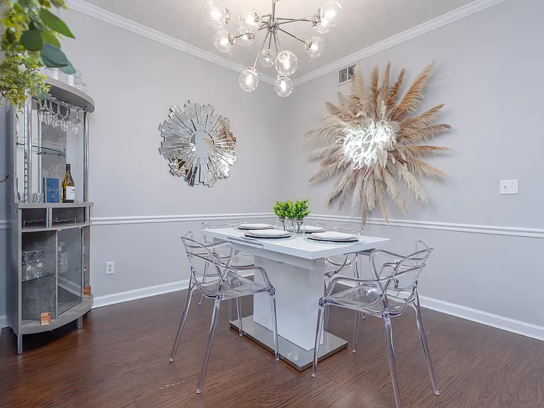 510 Fraser St SE — Photo 3